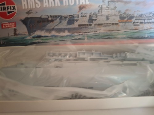 Airfix 600 hms ark royal - 1:600,