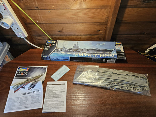 Revell 05149 hms ark royal - -,